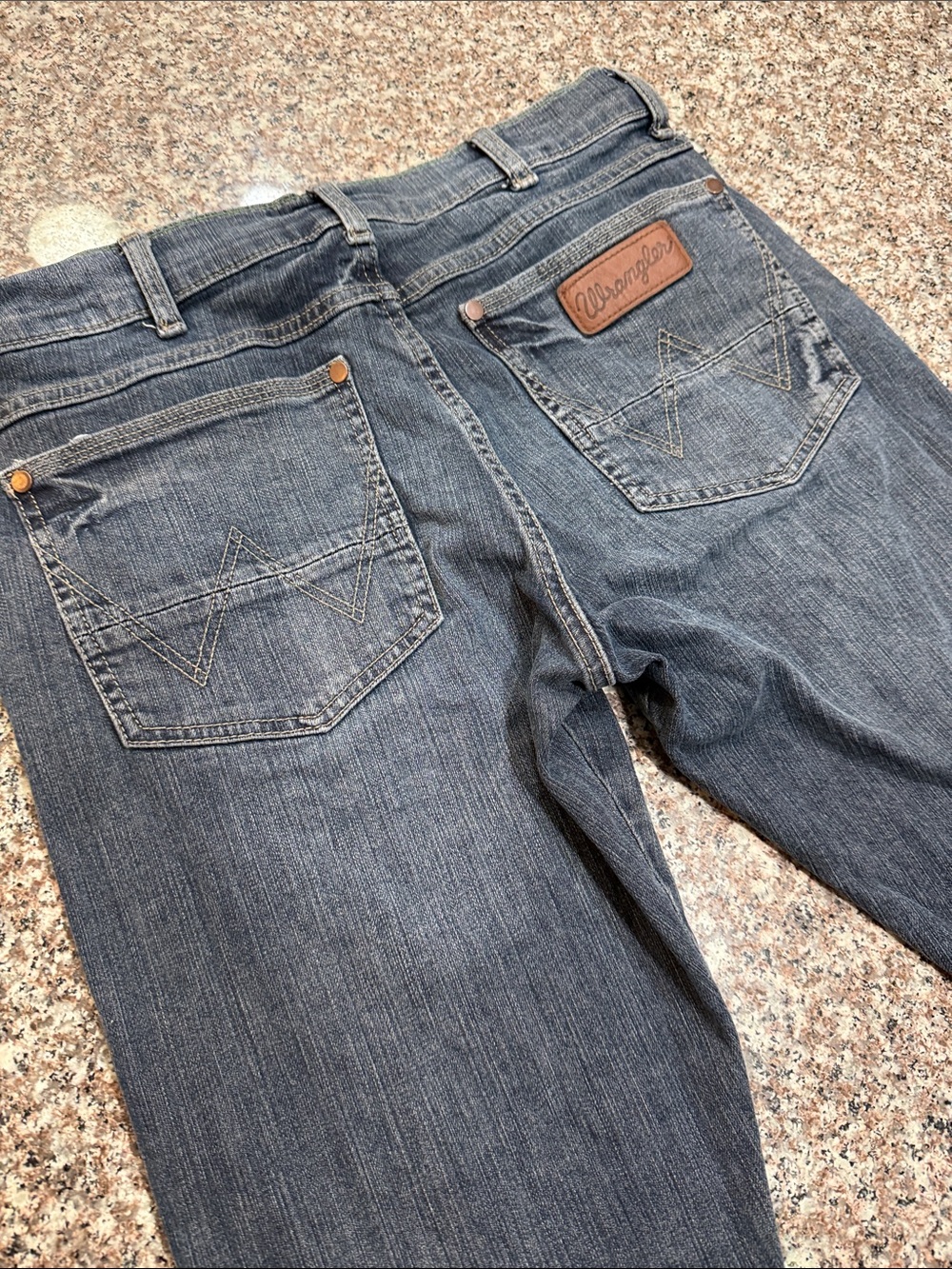 Wrangler Men's Faded Blue Relaxed Jeans 32x29